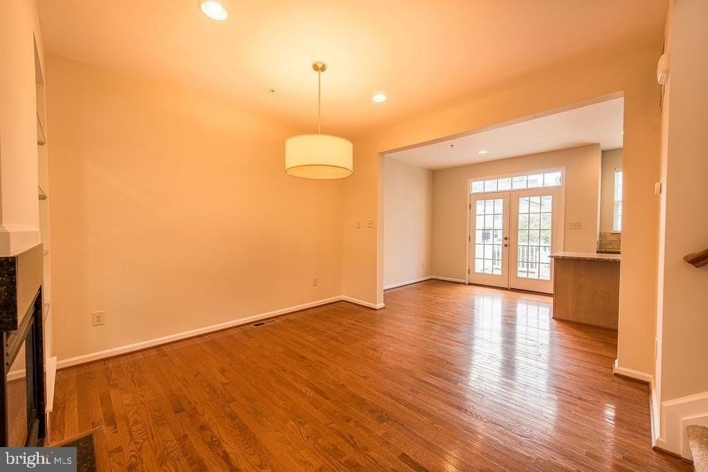 9829 Solar Crse - Photo 6 of 38
