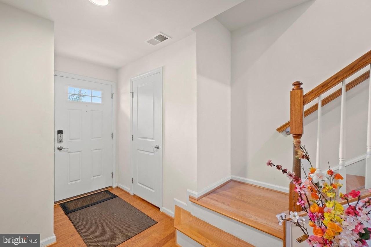 8056 Locust Mill St - Photo 2 of 24