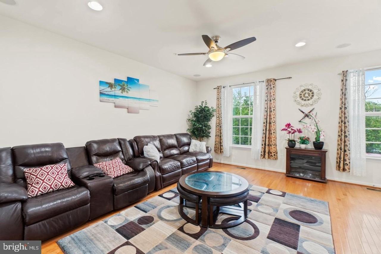 8056 Locust Mill St - Photo 3 of 24