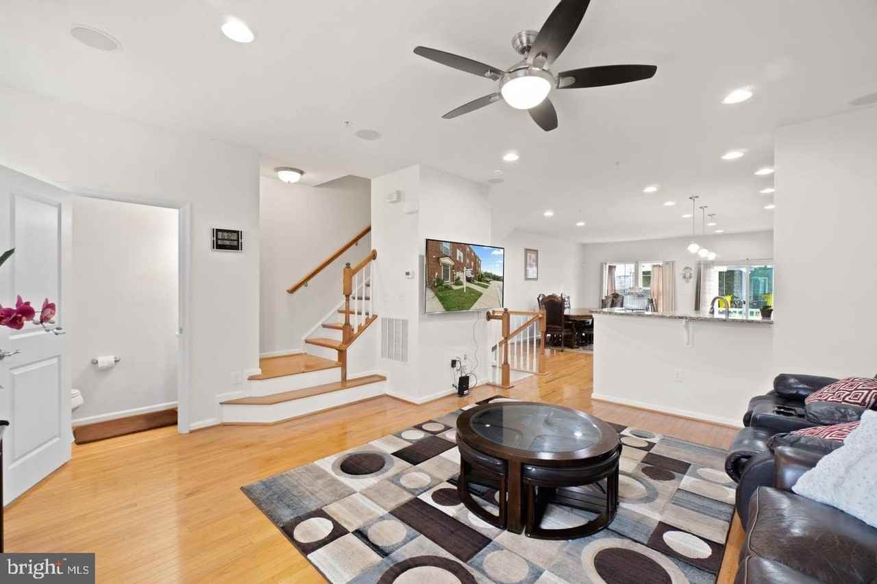 8056 Locust Mill St - Photo 4 of 24