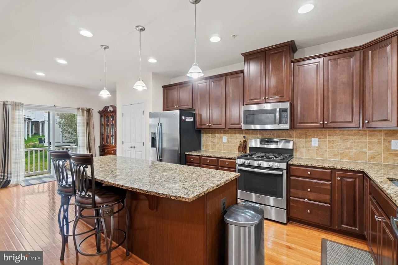 8056 Locust Mill St - Photo 5 of 24