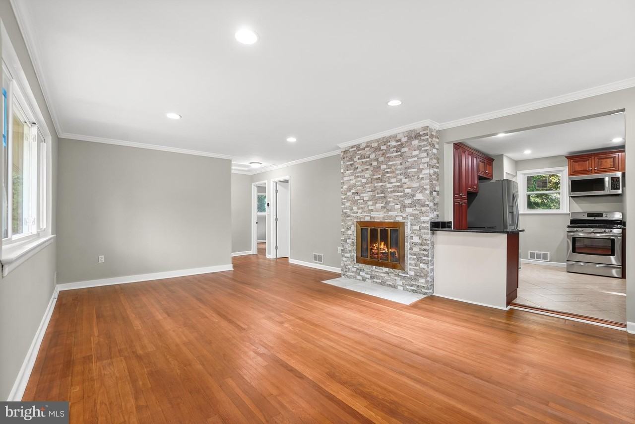 10705 Lockridge Dr - Photo 2 of 30