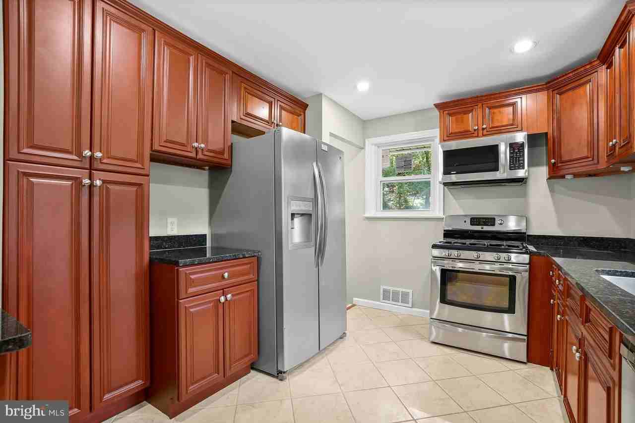 10705 Lockridge Dr - Photo 6 of 30