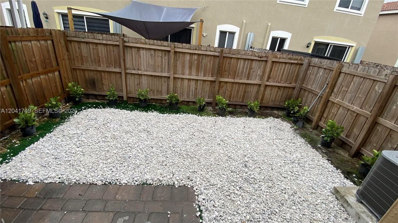 1068 Se 24th Ave - Photo 7 of 7
