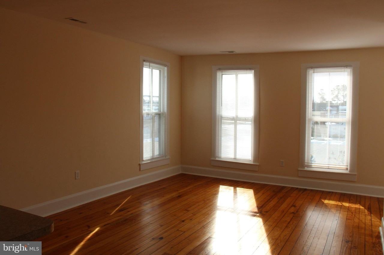 205 Railroad Ave #A - Photo 3 of 10