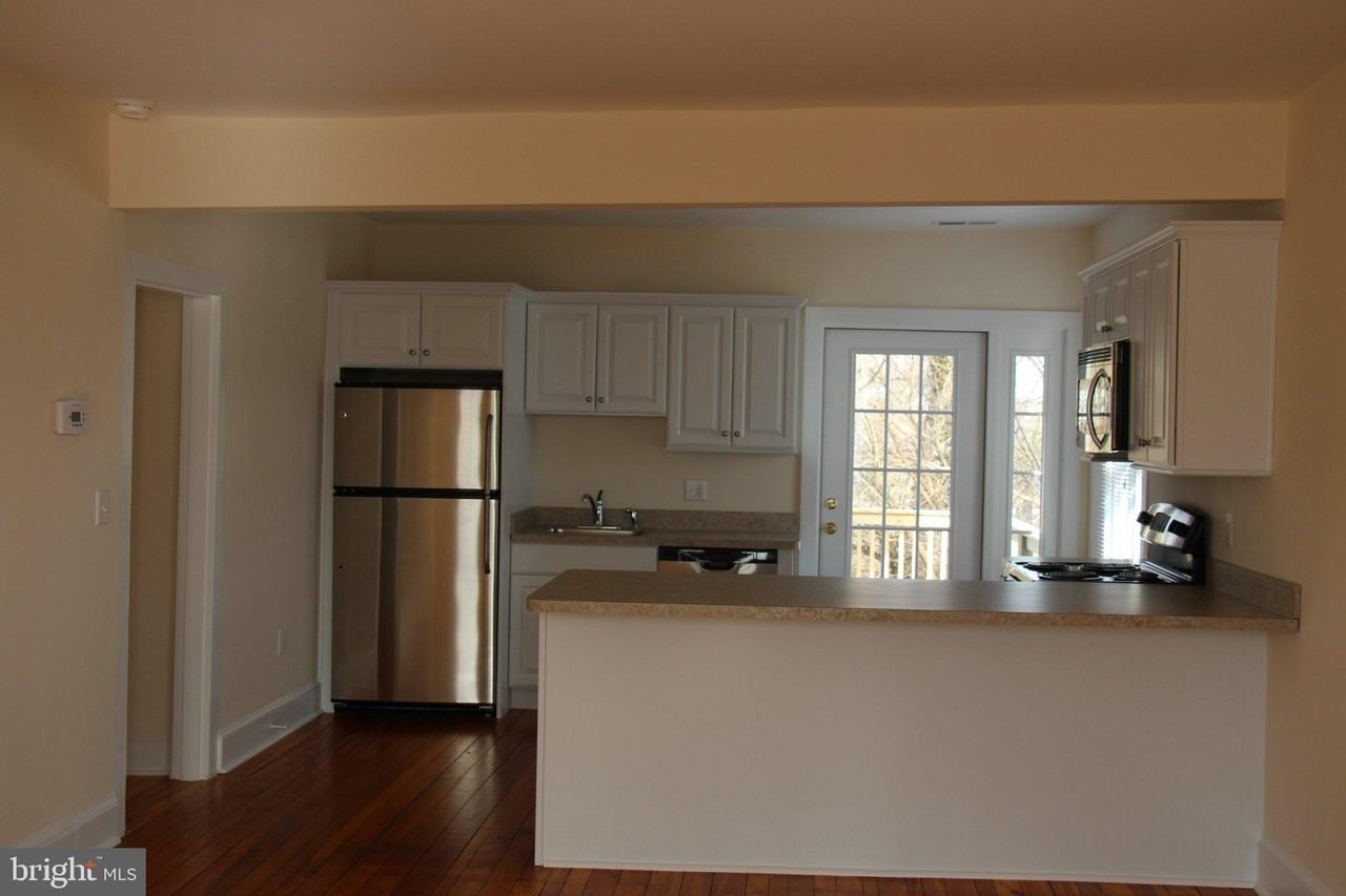 205 Railroad Ave #A - Photo 4 of 10