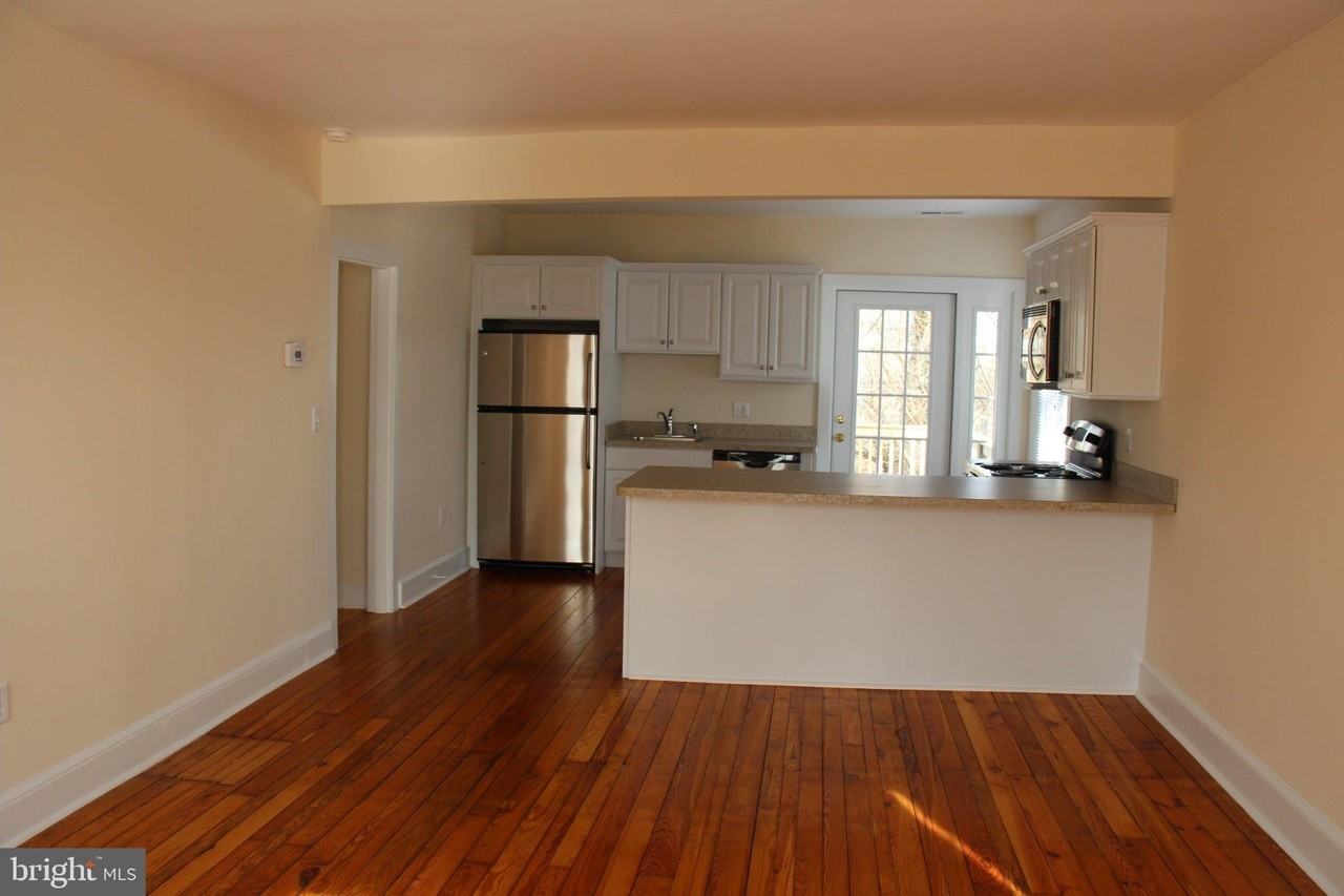 205 Railroad Ave #A - Photo 5 of 10