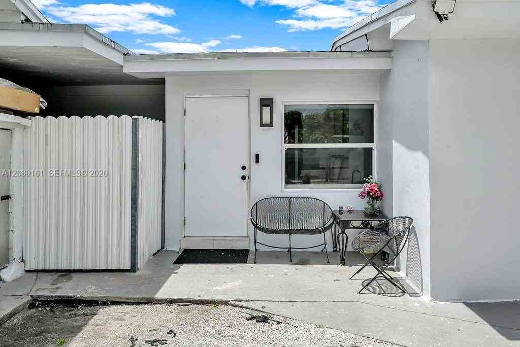6501 Sw 4th St - Photo 4 of 8