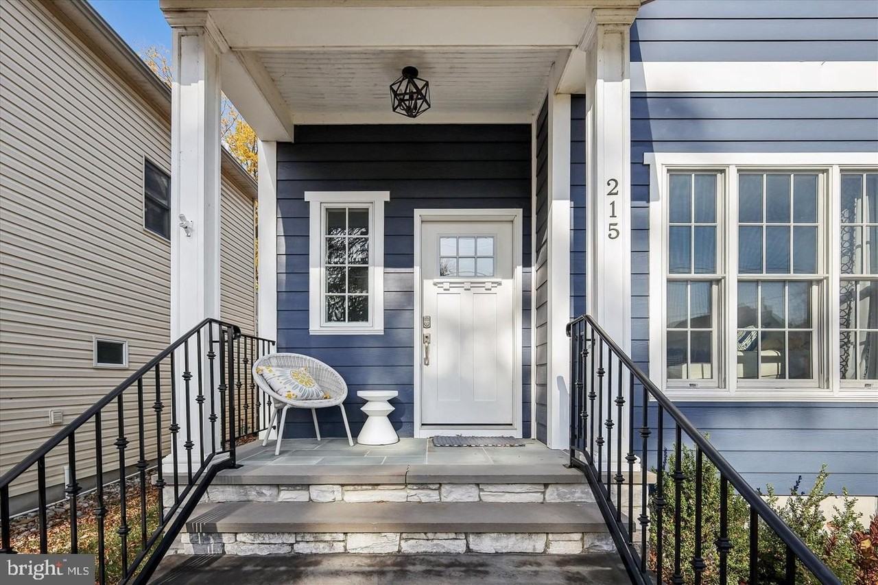 215 E Chew Ave - Photo 3 of 41