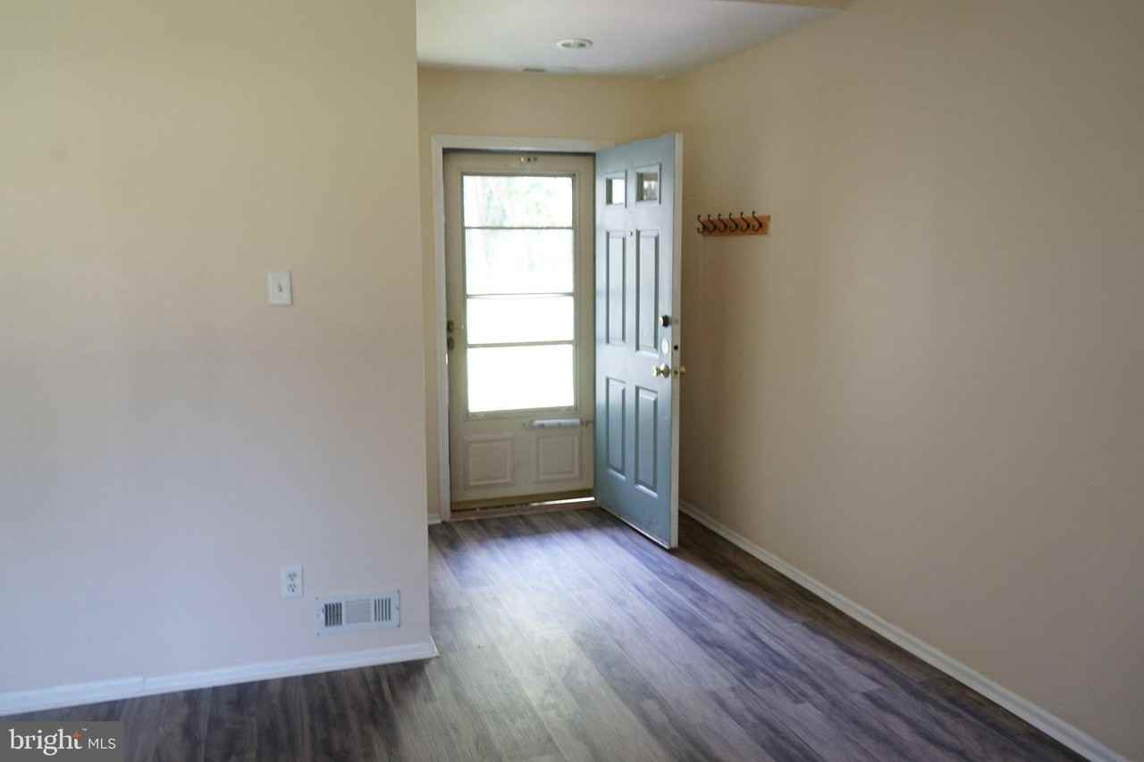 906 Roberts Ln - Photo 3 of 10