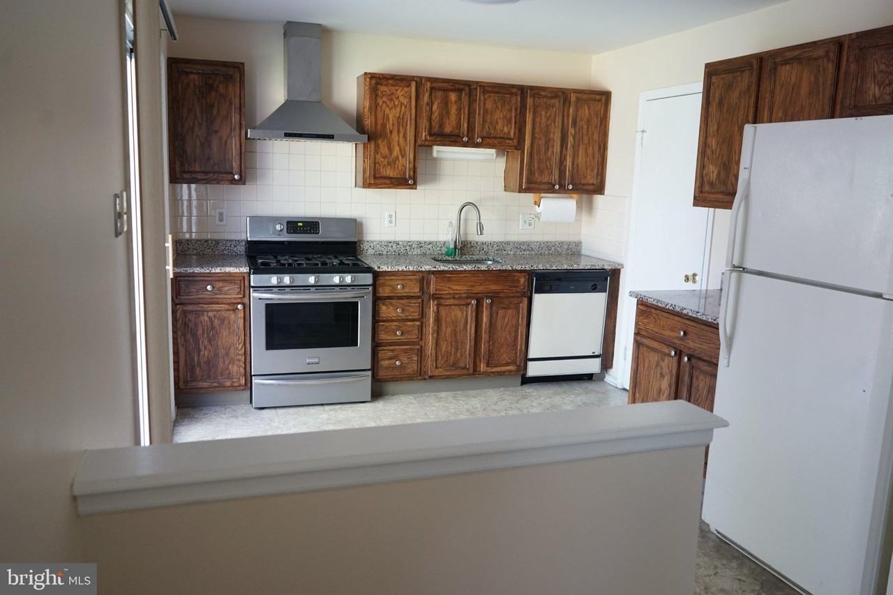 906 Roberts Ln - Photo 5 of 10