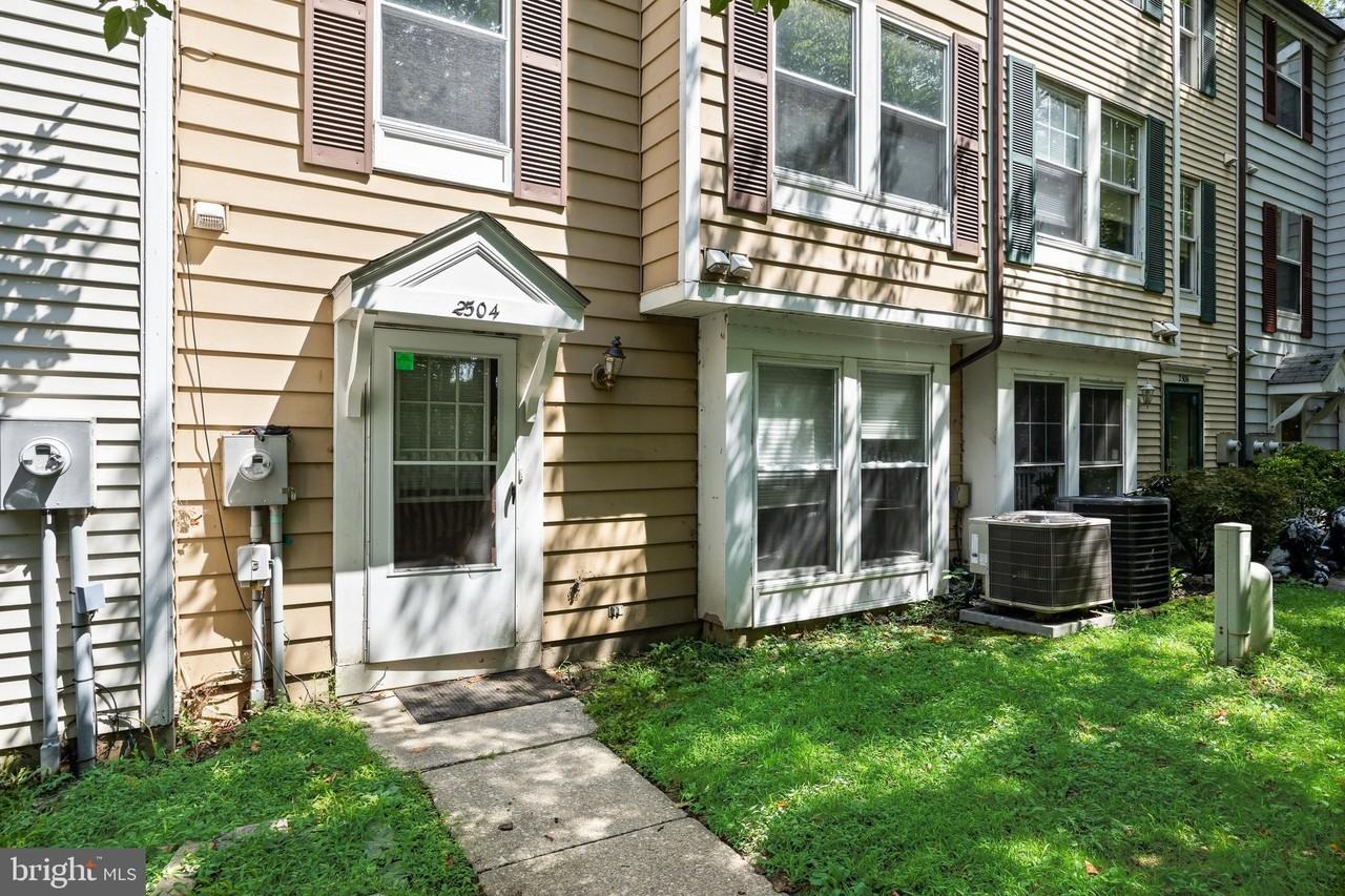 2504 Greenwood Dr - Photo 2 of 26