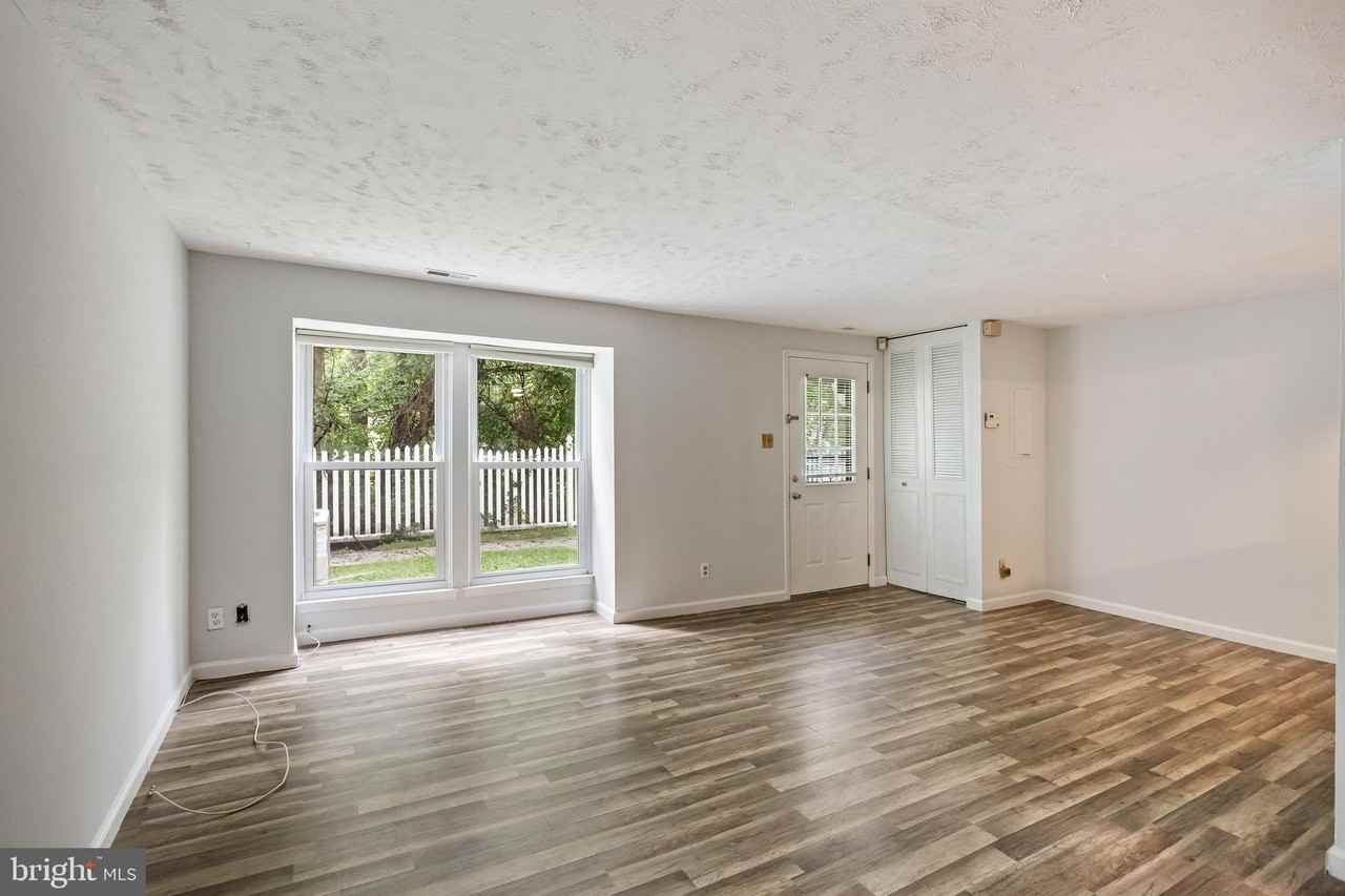 2504 Greenwood Dr - Photo 4 of 26