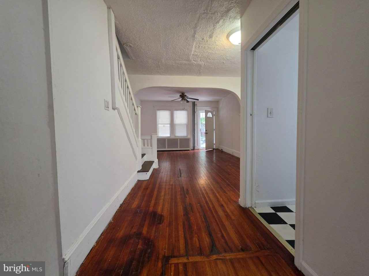 921 Revere Ave - Photo 2 of 15