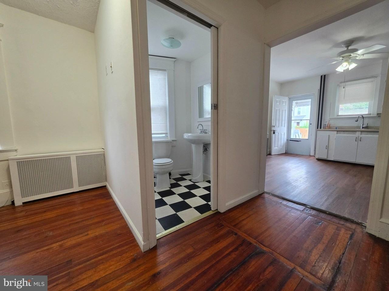 921 Revere Ave - Photo 3 of 15