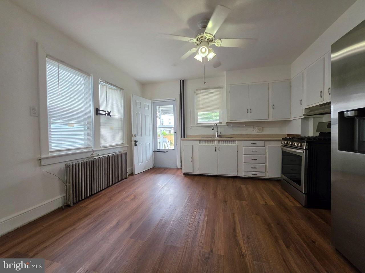 921 Revere Ave - Photo 4 of 15