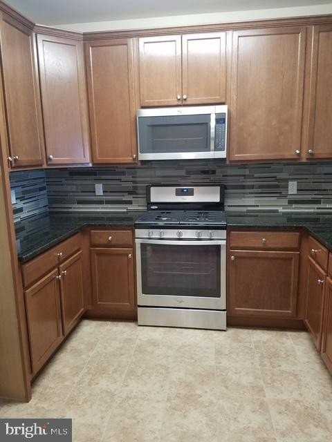 1128 Halifax Pl - Photo 4 of 11