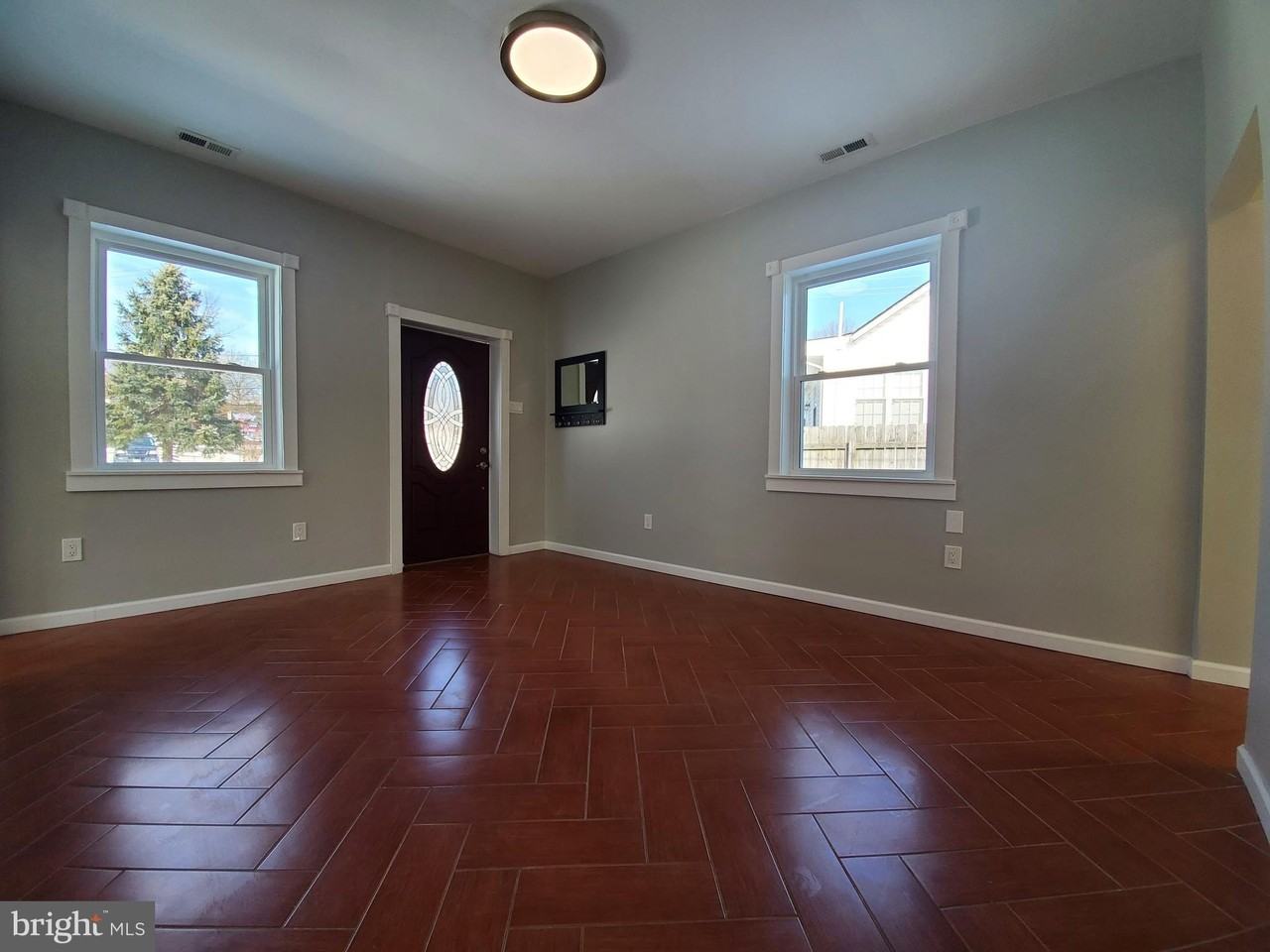 4435 Somers Ave - Photo 4 of 28