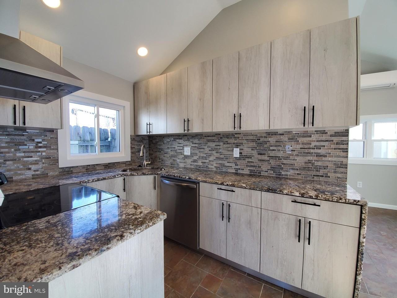 4435 Somers Ave - Photo 5 of 28