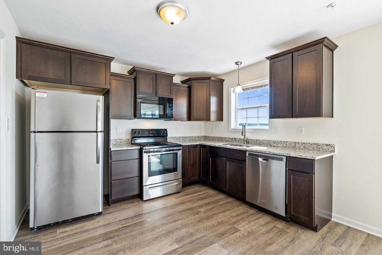 2214 Hadley Blvd - Photo 7 of 29