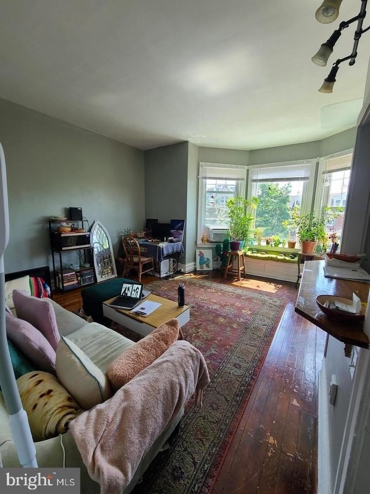 340 College Ave #2 - Photo 5 of 9