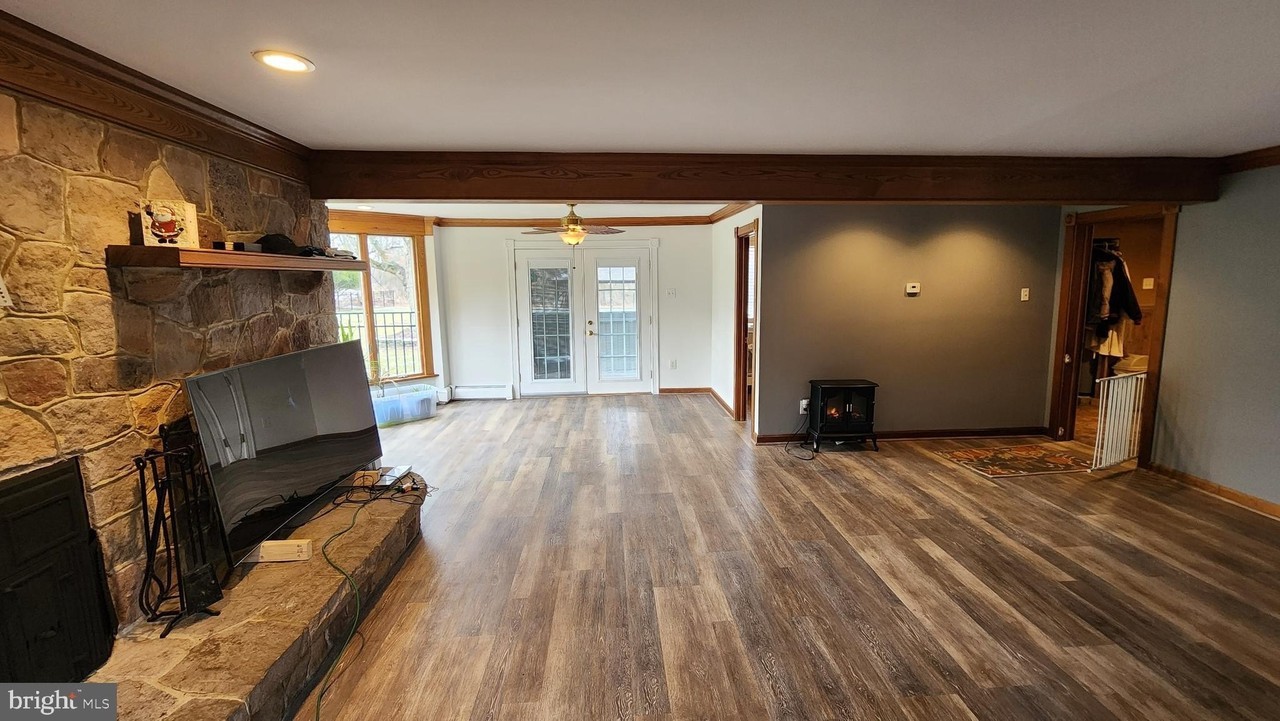 1239 Limekiln Pike - Photo 3 of 15