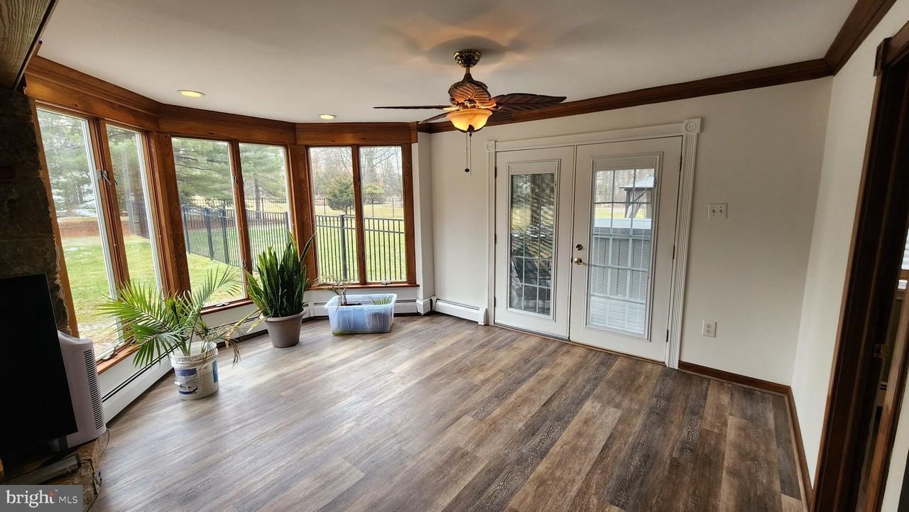 1239 Limekiln Pike - Photo 4 of 15