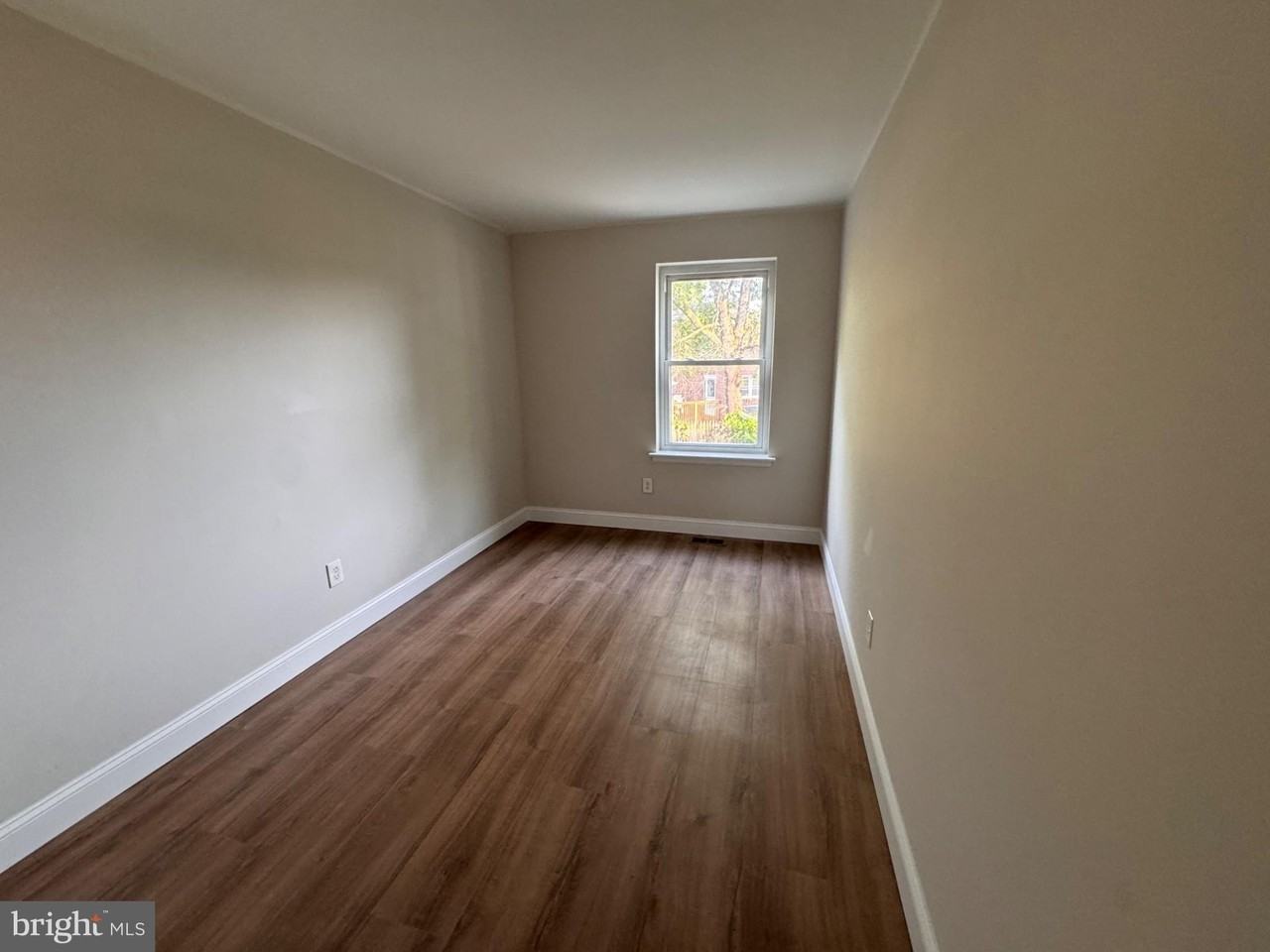 12086 Abby Rd #1stFL - Photo 6 of 10
