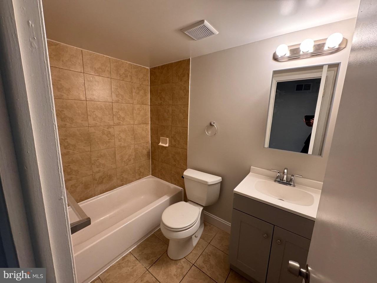 12086 Abby Rd #1stFL - Photo 7 of 10