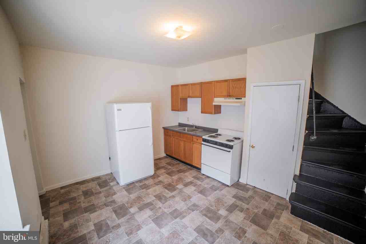 1305 N Lawrence St #6 - Photo 3 of 14
