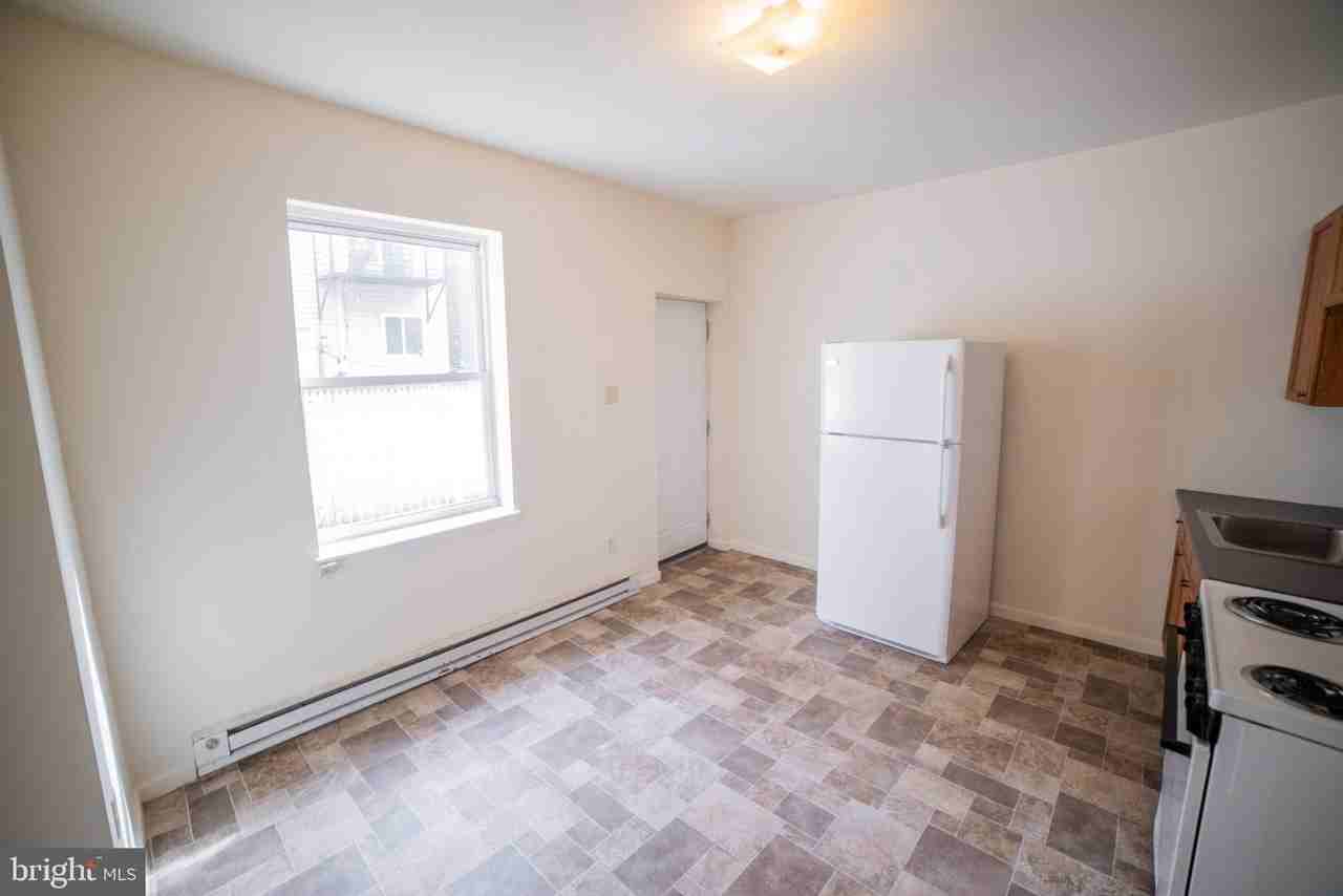 1305 N Lawrence St #6 - Photo 4 of 14