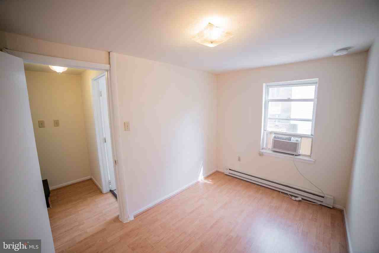 1305 N Lawrence St #6 - Photo 6 of 14