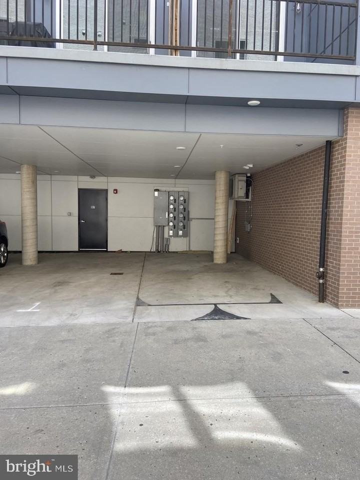 907 Leland St #3F - Photo 3 of 20