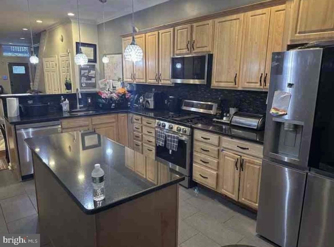 4145 Cambridge St - Photo 4 of 10