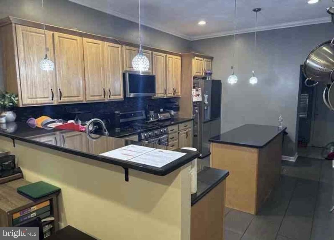 4145 Cambridge St - Photo 5 of 10