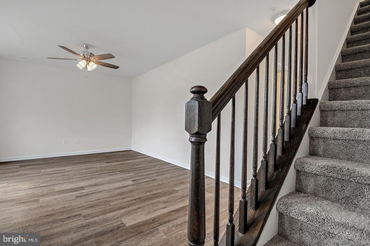427 Valor Way - Photo 2 of 26