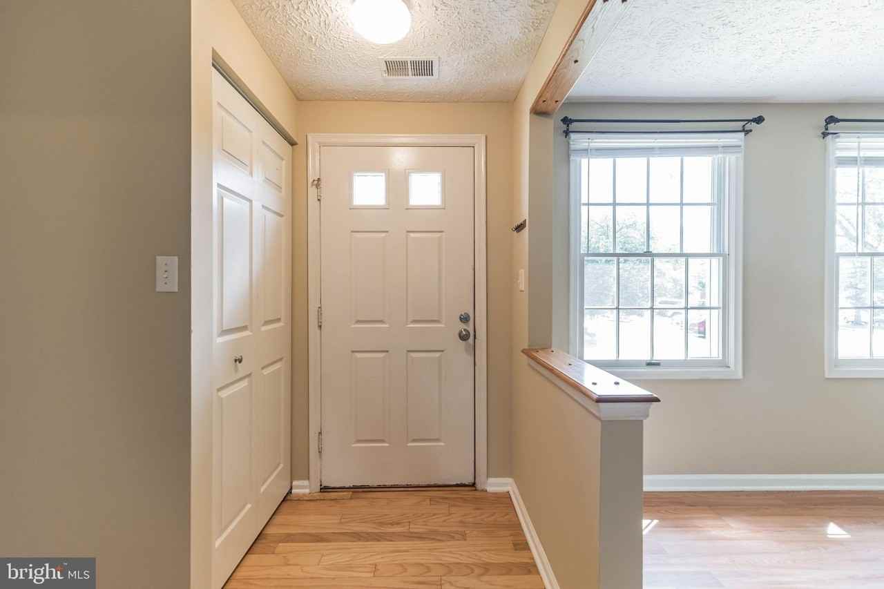 6302 Betsy Ross Ct - Photo 4 of 30