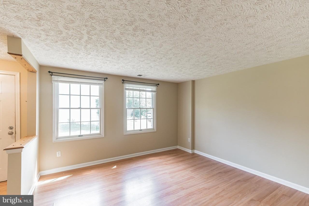 6302 Betsy Ross Ct - Photo 5 of 30