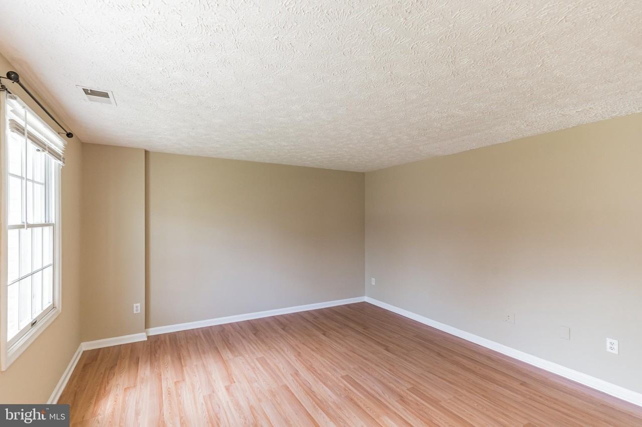 6302 Betsy Ross Ct - Photo 6 of 30