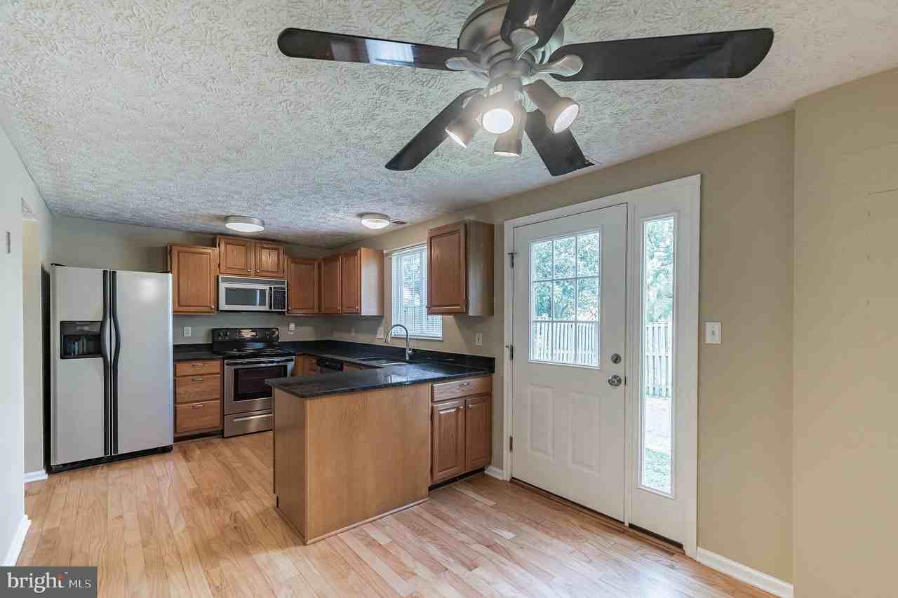 6302 Betsy Ross Ct - Photo 7 of 30