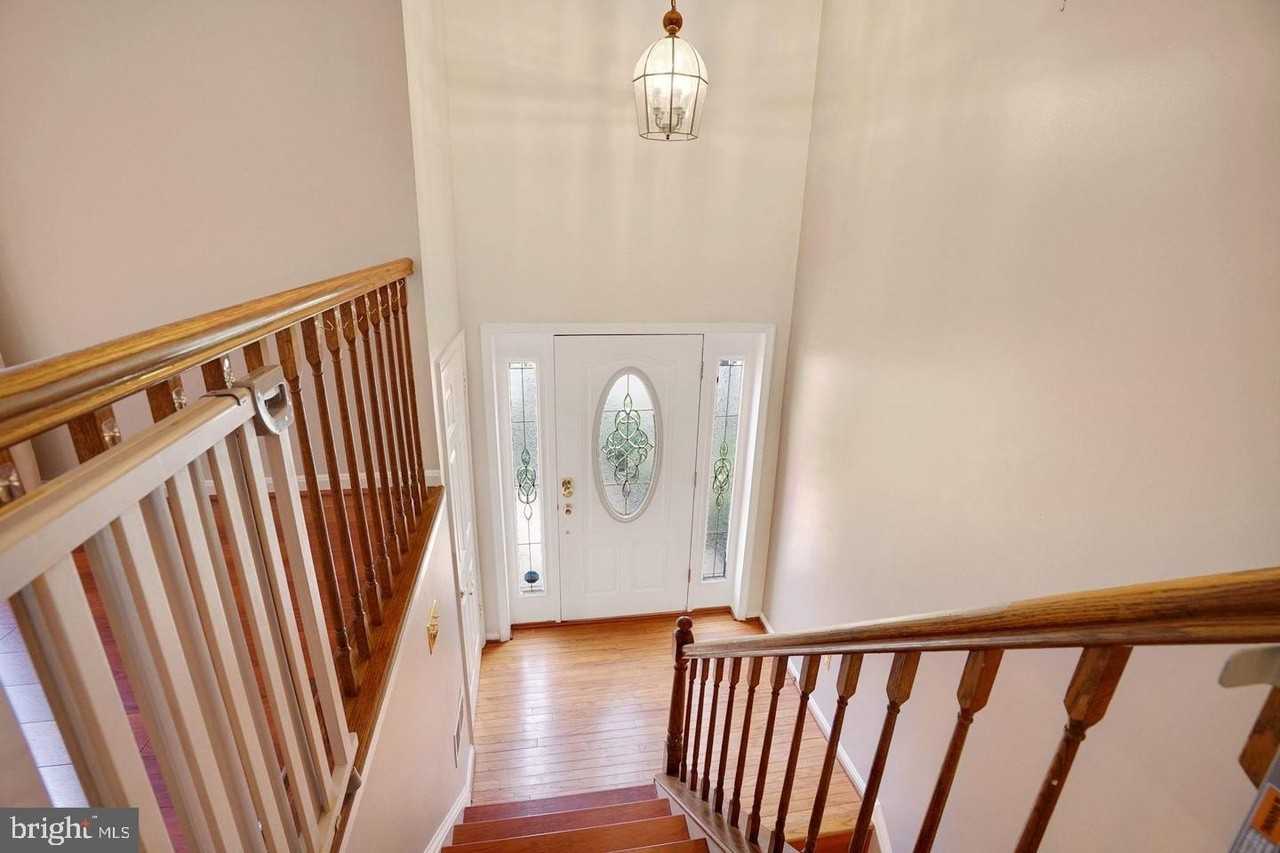 7620 Maritime Ln - Photo 4 of 33