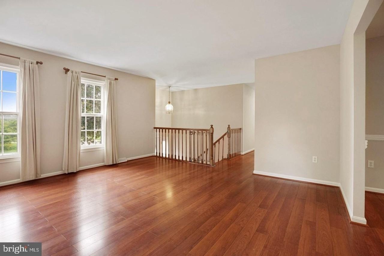 7620 Maritime Ln - Photo 5 of 33