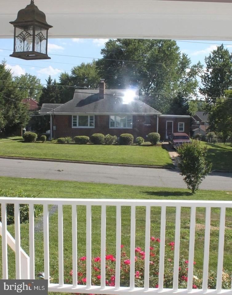 6528 Chesterfield Ave - Photo 6 of 35