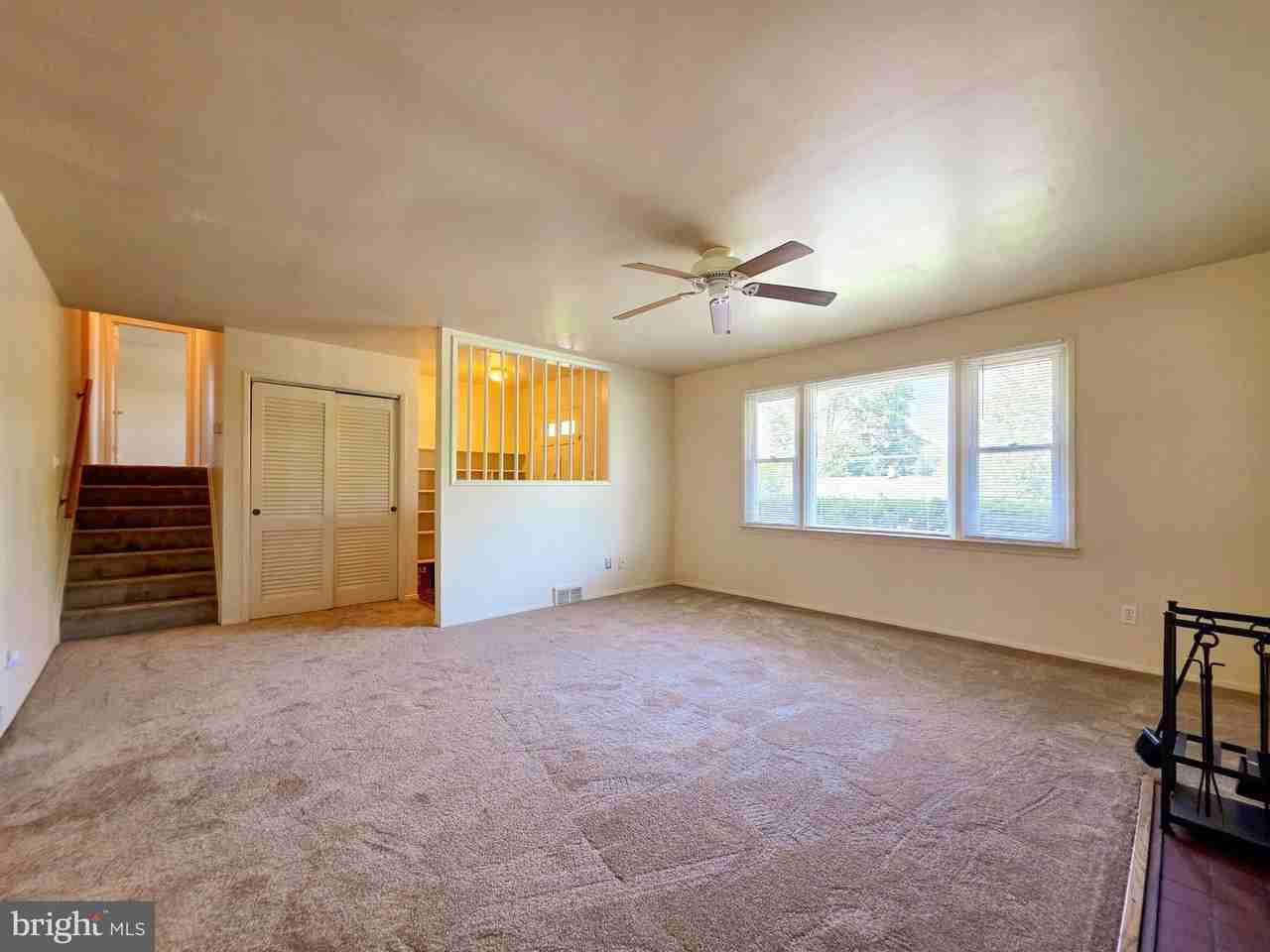 7511 Elgar St - Photo 3 of 26