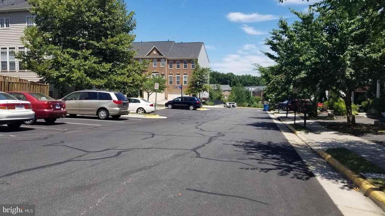 8517 Barrow Furnace Ln - Photo 6 of 40