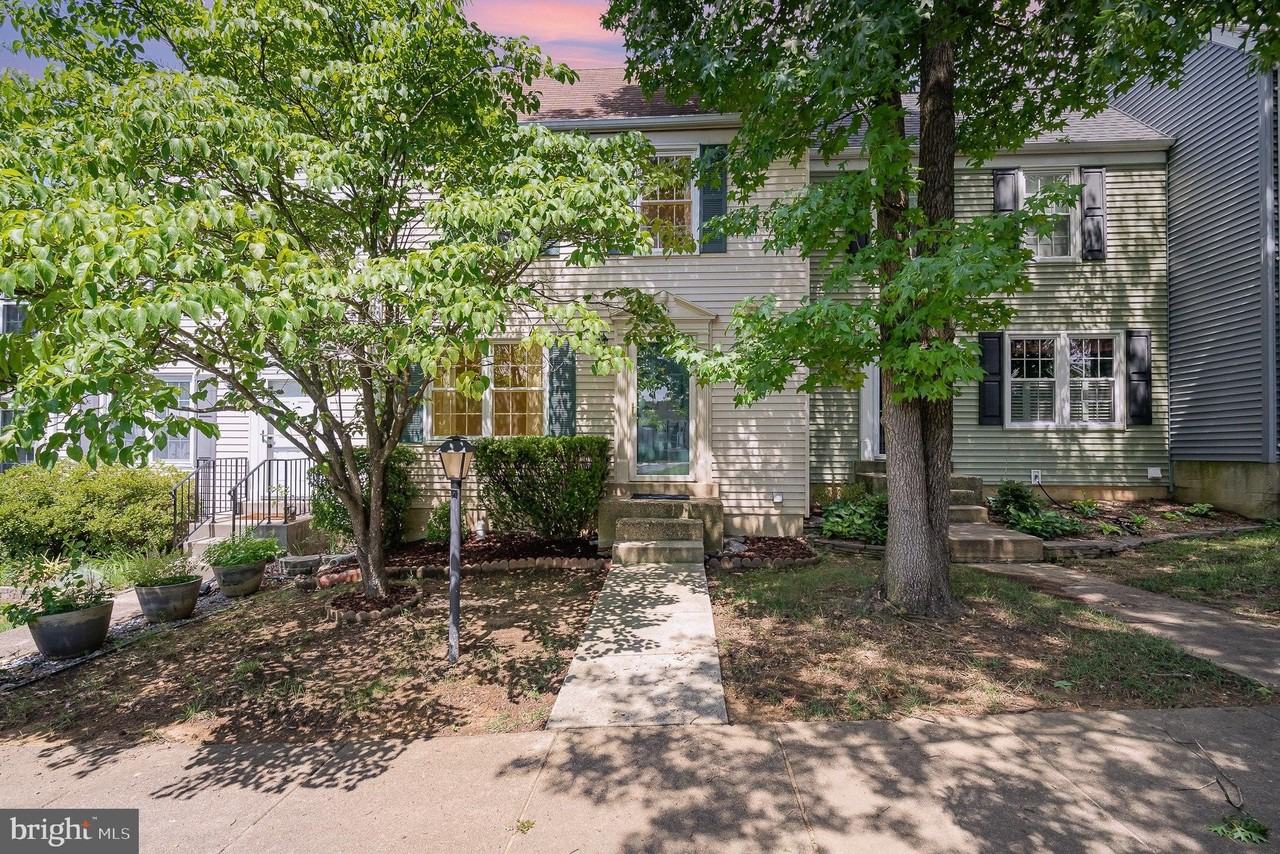 6580 Lochleigh Ct - Photo 2 of 31