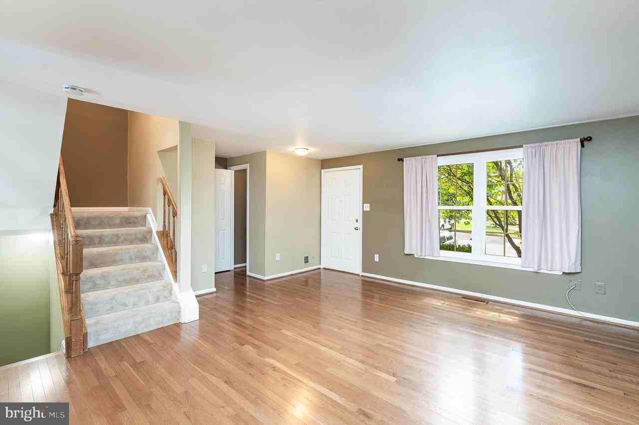 6580 Lochleigh Ct - Photo 3 of 31