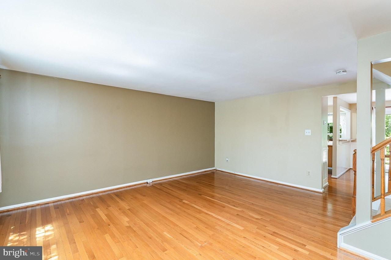 6580 Lochleigh Ct - Photo 5 of 31