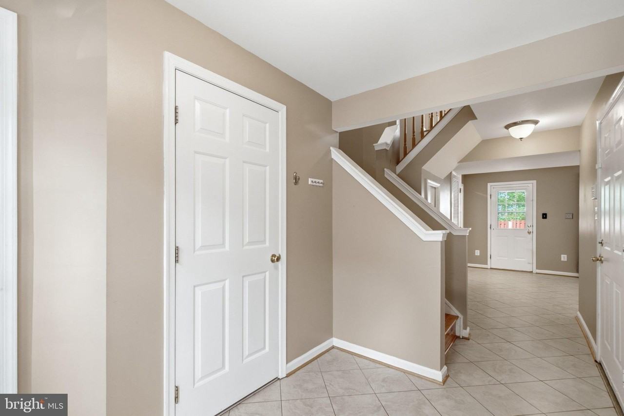 46670 Cavendish Sq - Photo 3 of 37