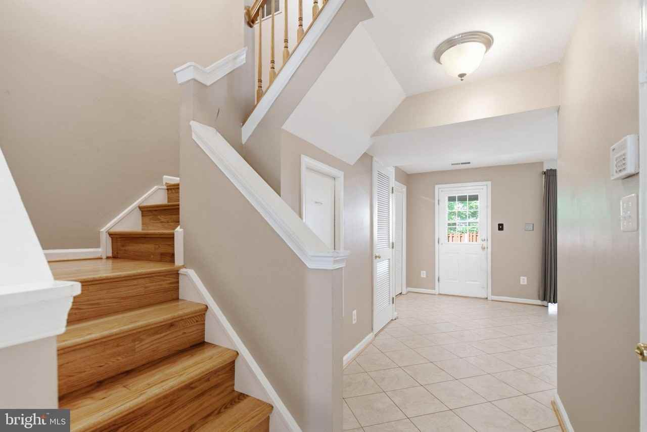 46670 Cavendish Sq - Photo 4 of 37